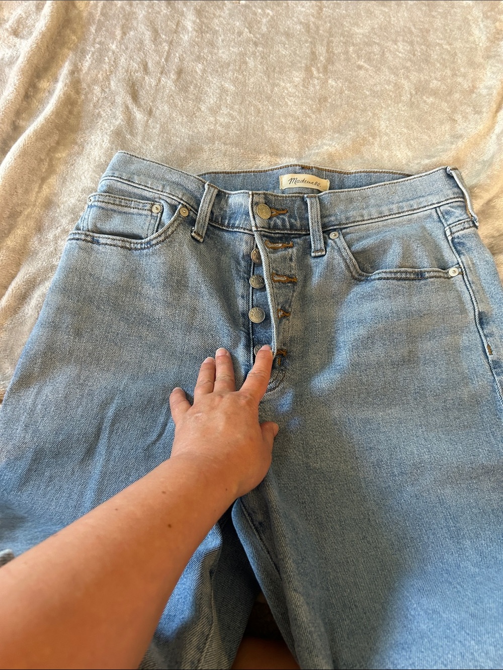 Madewell perfect vintage straight jean in light wash - Picture 3 of 7